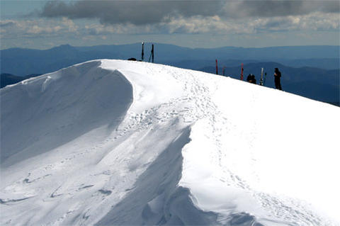 Skis on Mount Feathertop