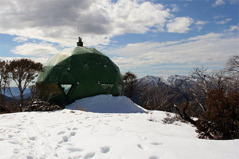 MUMC Hut in Snow